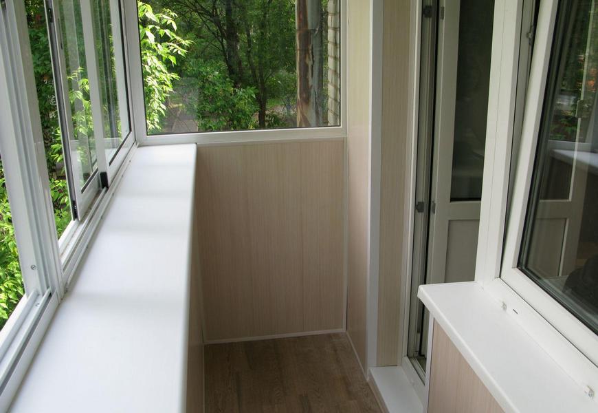 Холодное остекление системы Provedal с обшивкой панелями ПВХ "Белёный дуб"